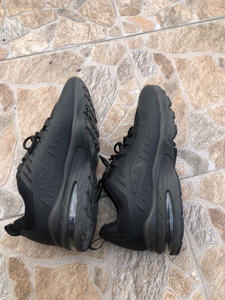 Продават се Nike