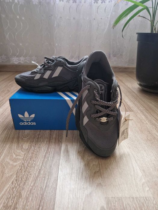 Маратонки Adidas номер 40