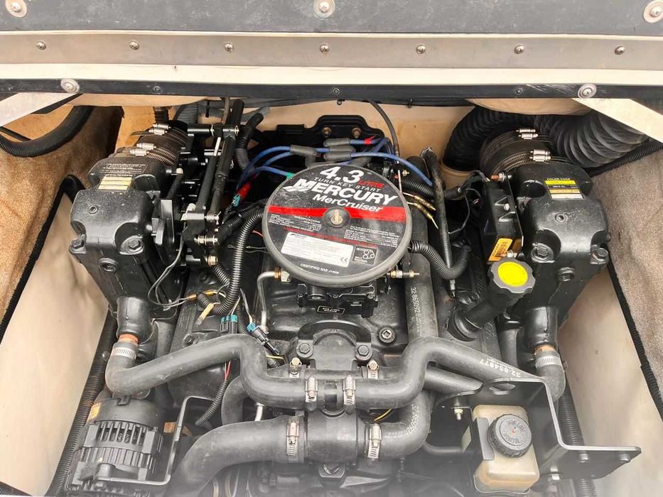 Barcă Bryant 190DC Mercruiser 4.3 MPI de 210 CP