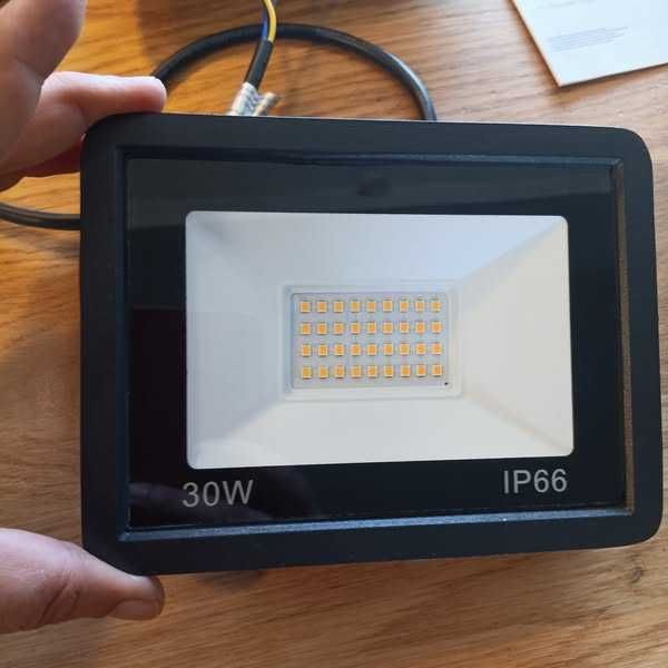 НОВИ! Външни LED прожектори 30W, 3000 лумена, студено бяло, 2 бр/к-кт