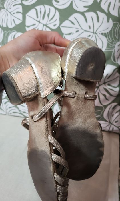 Vand pantofi dans sportiv/ societate copii