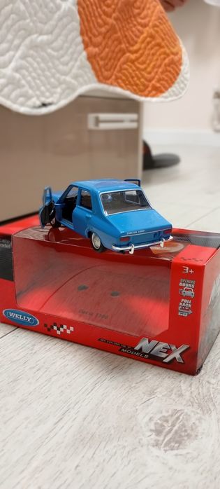Vând macheta Dacia 1300 NOUA!