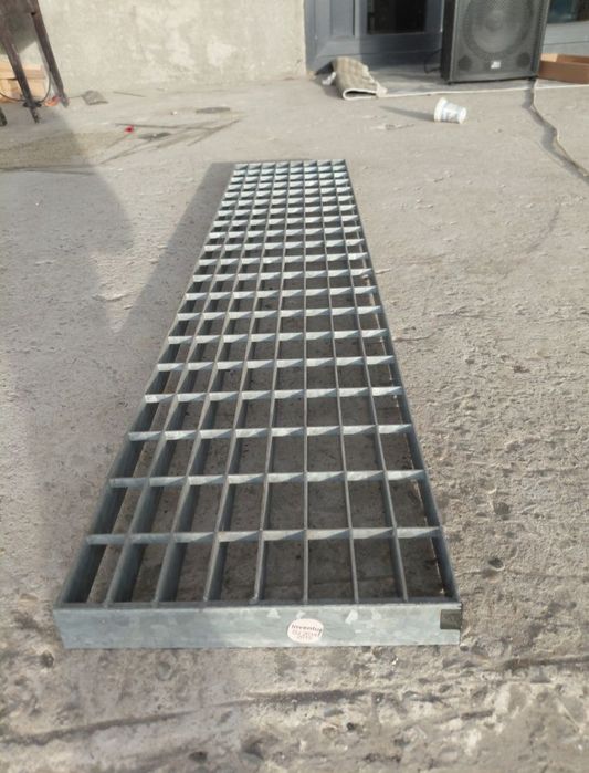 Trepte zincate galvanizate