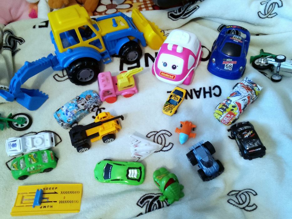 Набор машинок продам