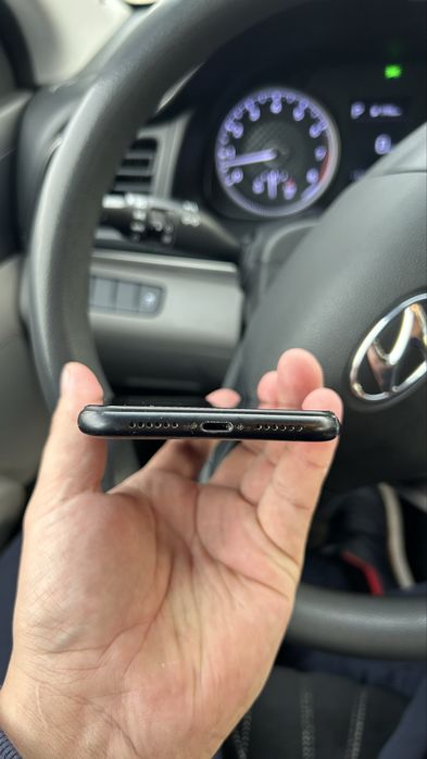 Айфон XR  в хорошем состояние