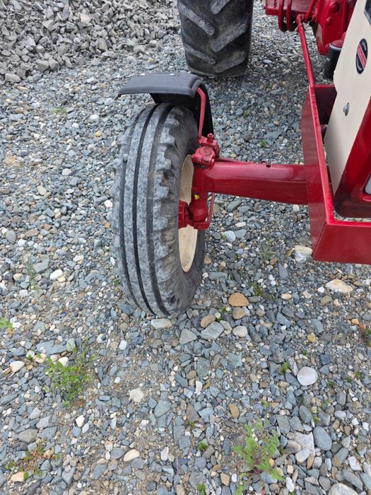 Vând tractor international 654