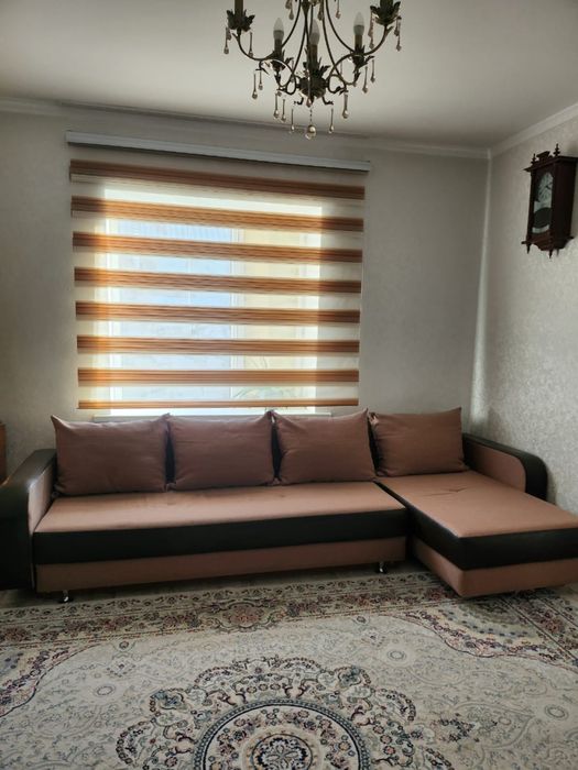 Угловой диван коричневый