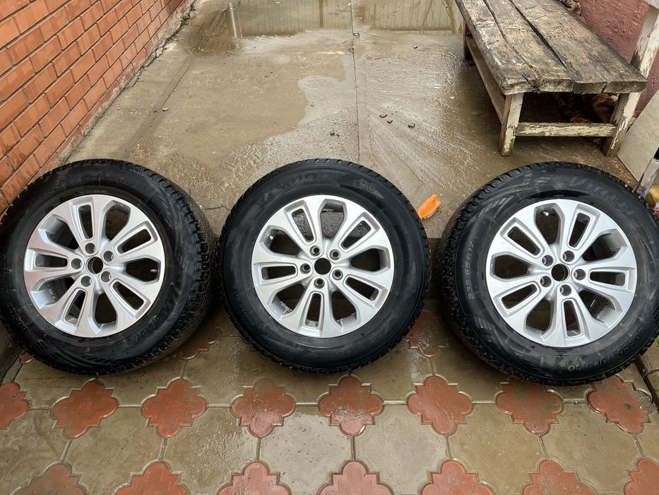 Продам зимние шины R17 комплект