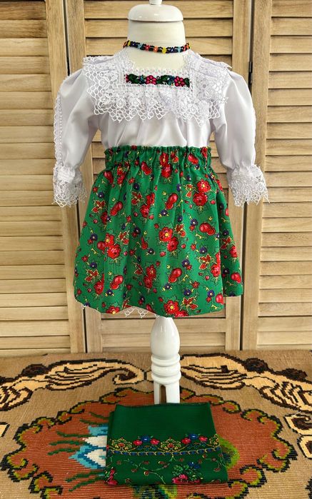 Costum tradutional de Maramures fetite