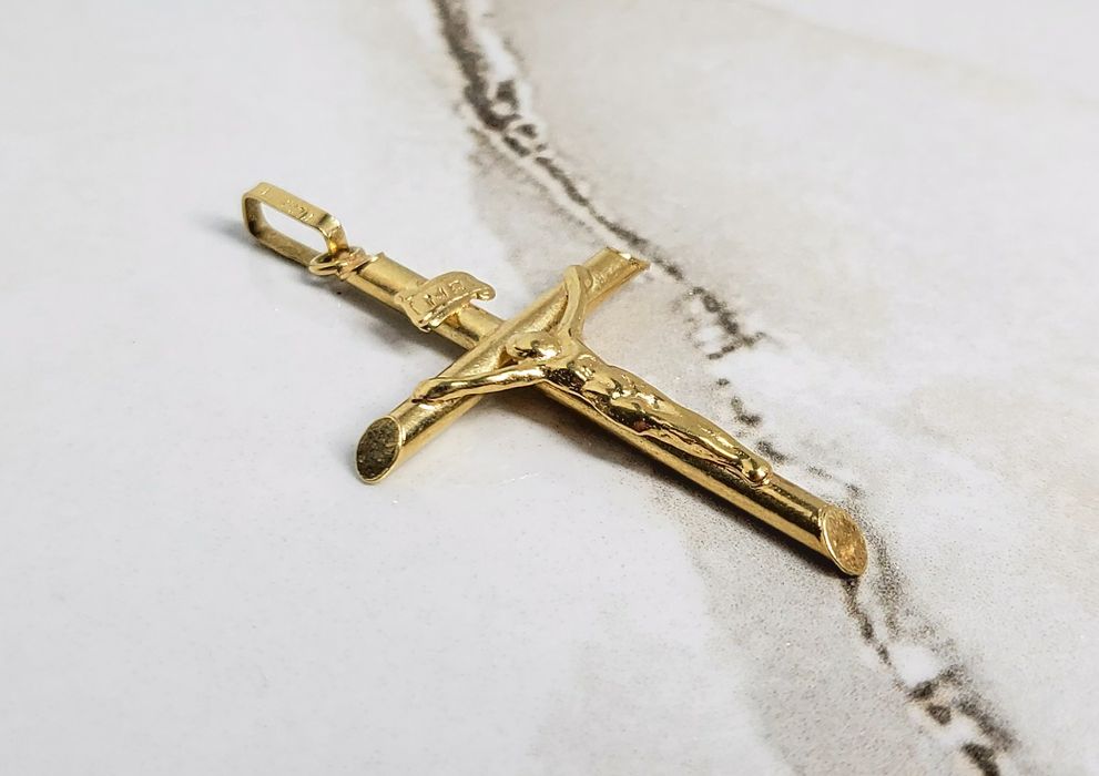 Cruce din aur galben de 14K gramaj 3,12 gr