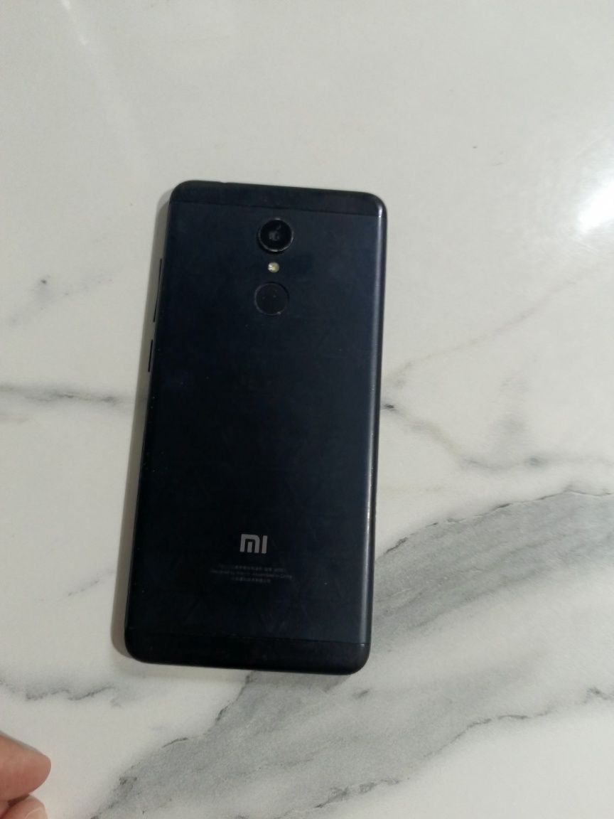 Продам телефон Ред ми 5
