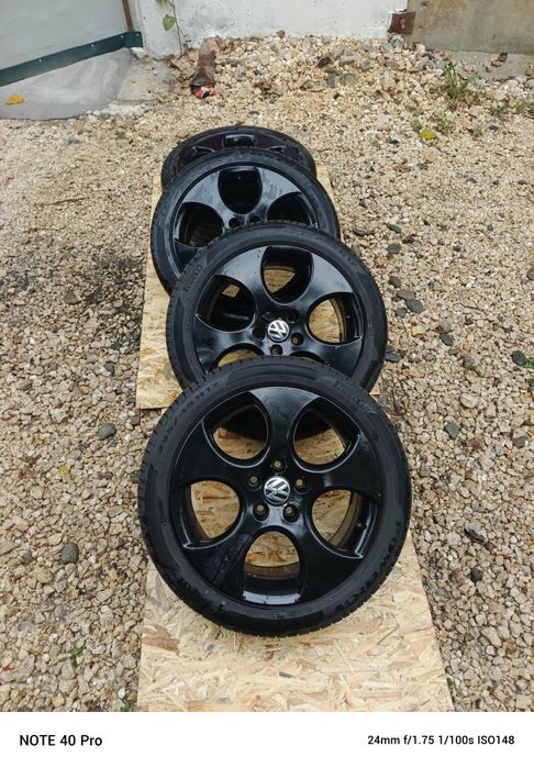 Se vând doua seturi jante R17