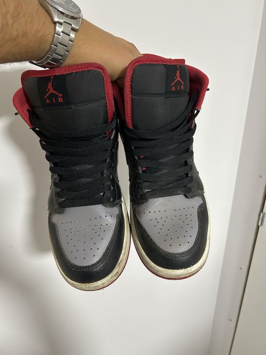 Jordan 1 mid black shadow