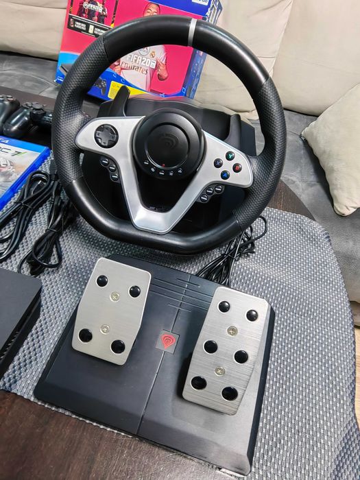 Playstation 4 + игри + волан и педали