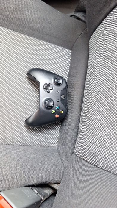 Xbox one 1T GTA 5,Minecraft,Mortal Kombat XL