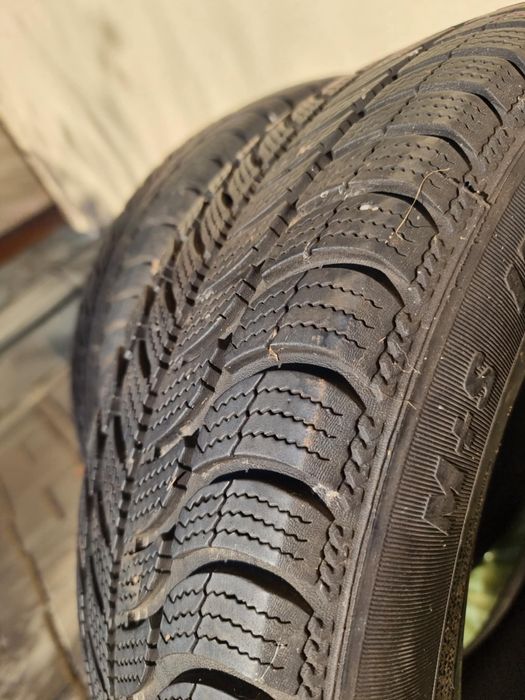 2 cauciucuri de iarna 175/65 R14