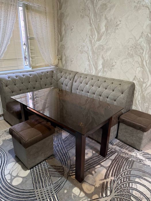 продается комплект диван вместо со столом