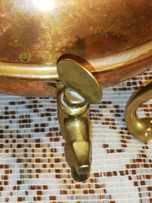 Vas vechi Bronz argintat interior cu robinet functional