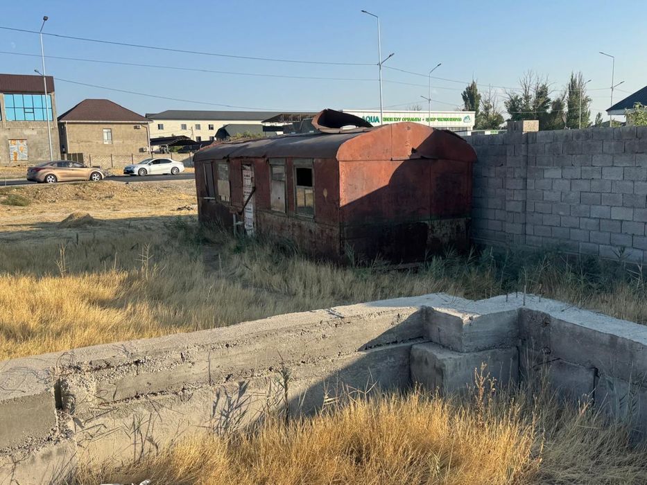 Продам вагончик, металлический, самовывоз. Находится в центре города.