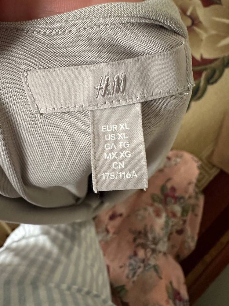 Продается из полиэстера  H&M XL