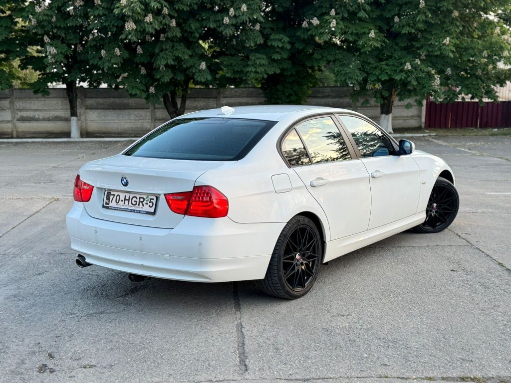 BMW E90 320d automat