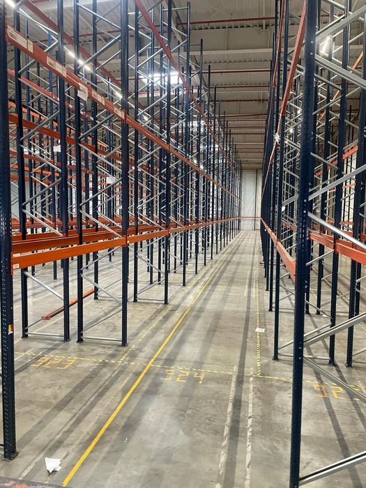 Rafturi metalice industriale reglabile 
Avem orice dimensiuni livram i