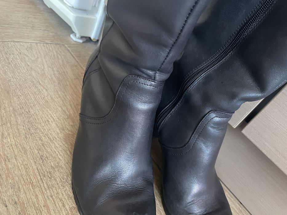 Ботуши естествена кожа 39 номер като нови с ПОДАРЪК  спортни обувки