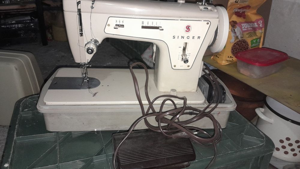Mașină de cusut singer