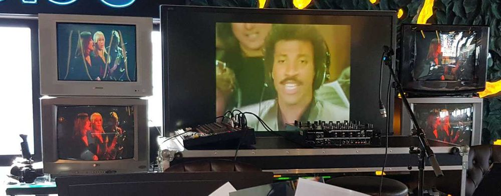 Eveniment Retro Vintage Oldies TV Setup 80s 90s Video LAN Party Gaming