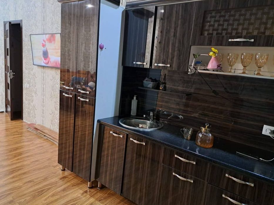 3 xonali kvartira sotiladi