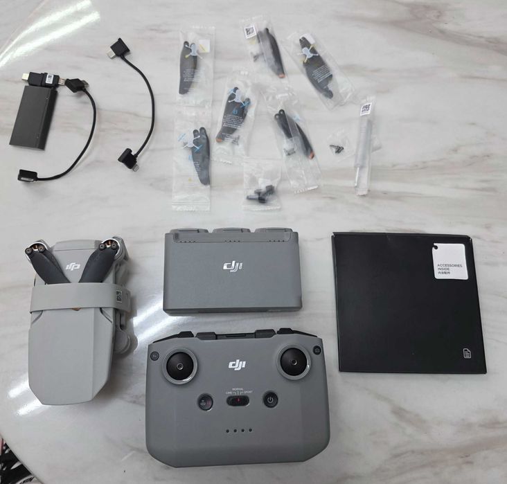 Dronă DJI Mini 2 – ca nouă + multe accesorii (Fly More Combo)