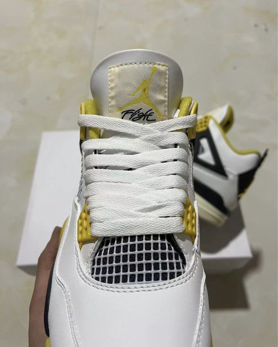 Air Jordan 4 Retro Vivid Sulfur