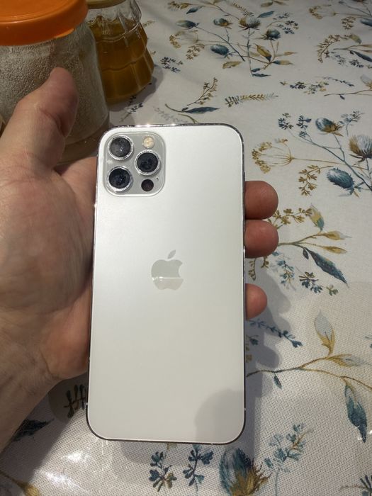 Продам iPhone 12pro, 256гб, белый.