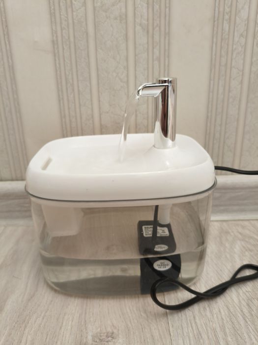 Продам фонтанчик для кошек