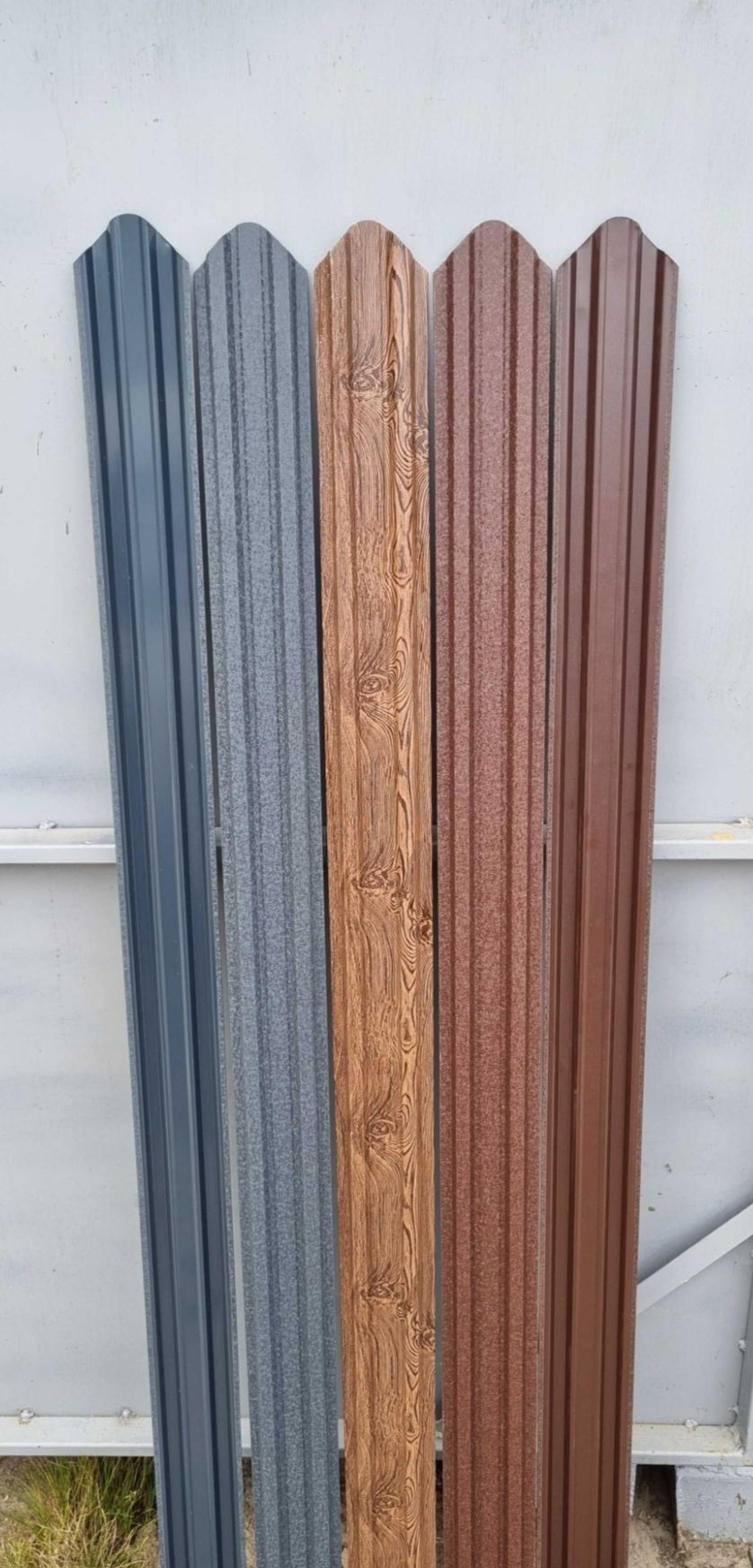 Vând șipcă metalică de gard