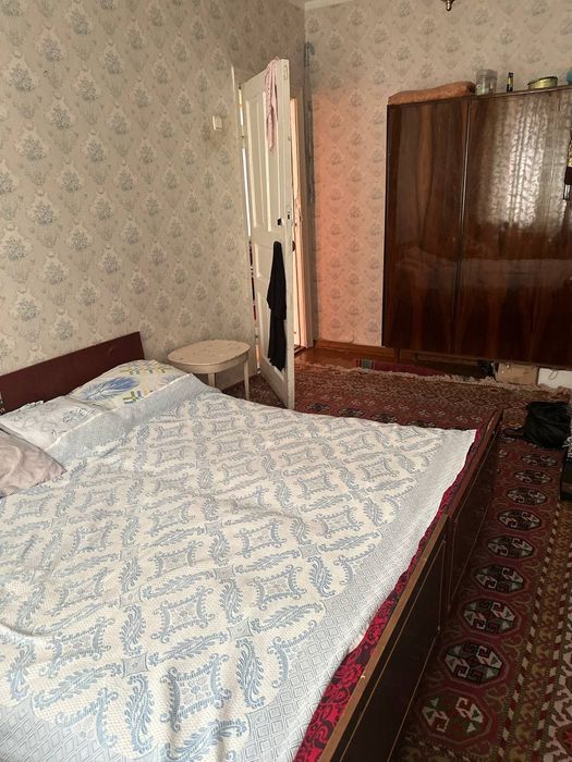 Продаётся 3х комнатная квартира в кирпичном доме на 1ом этаже.