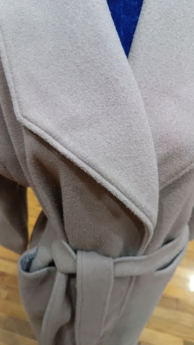 Польто женское молочное.