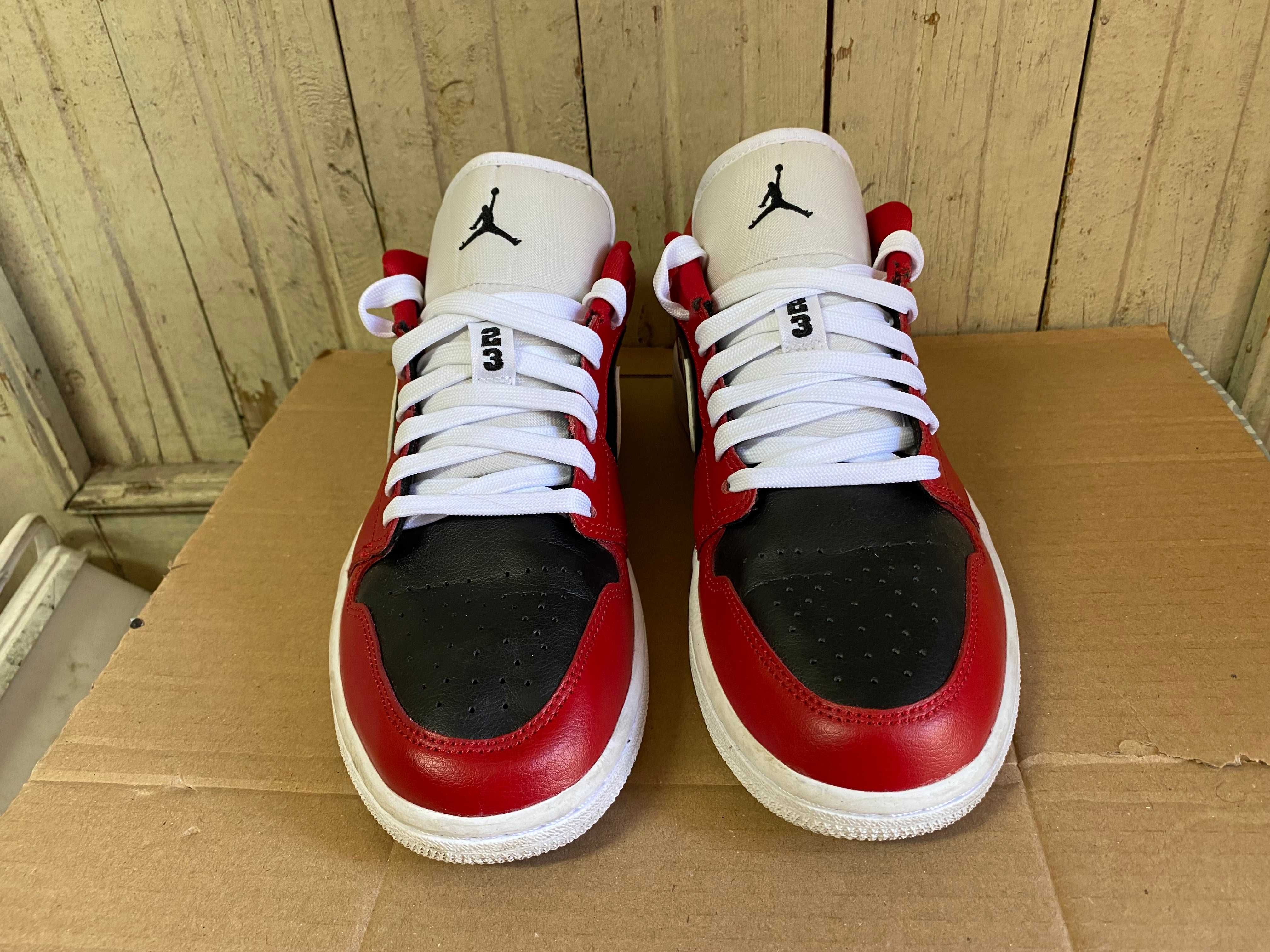 ''Nike Jordan 1 Low Chicago Flip''оригинални маратонки 40.5 номер