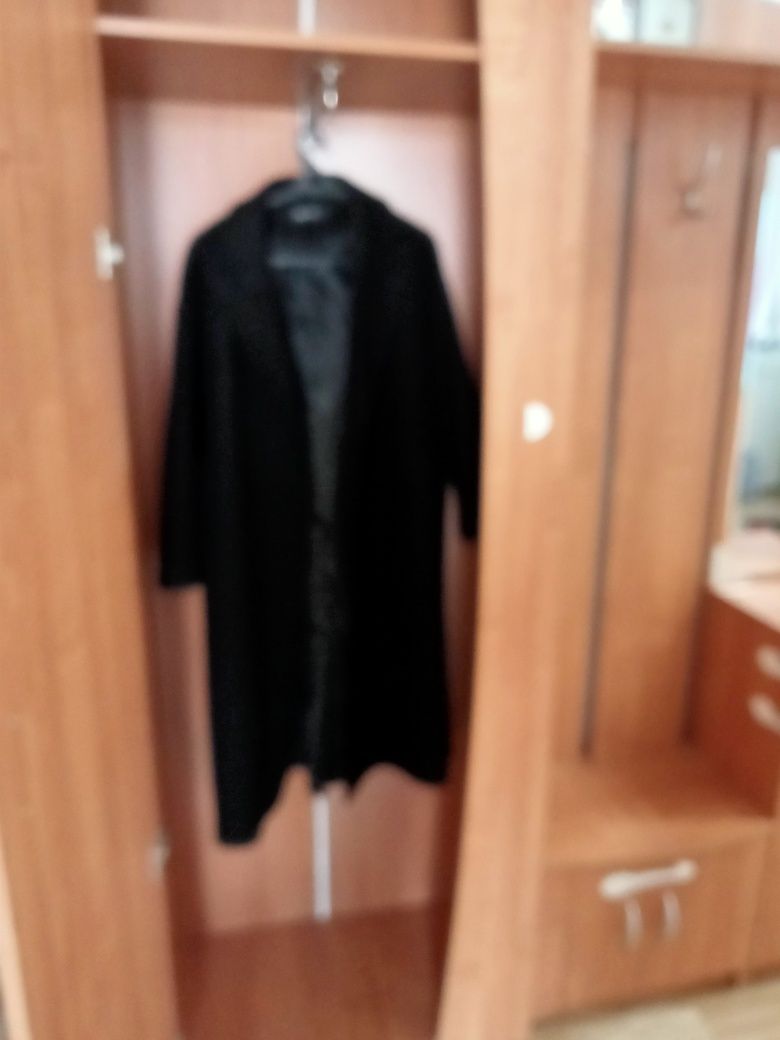 Продам в прихожую шкаф