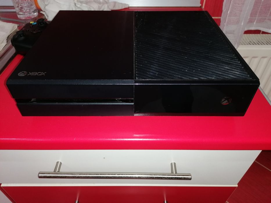 Vand xbox one 1tb. Pret negociabil
Vine cu maneta.