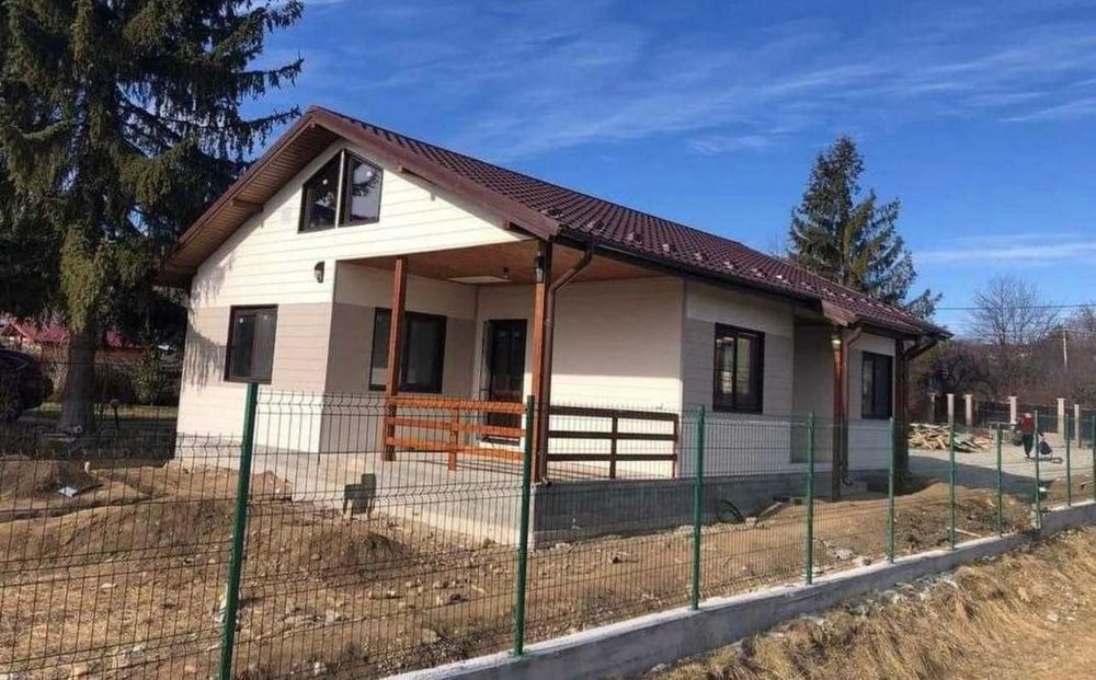 Executam case din panouri Sandwich termoizolate