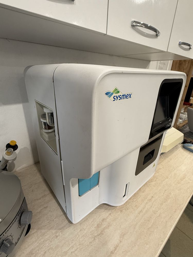 хематологичен анализатор  Модел SYSMEX XP-300,