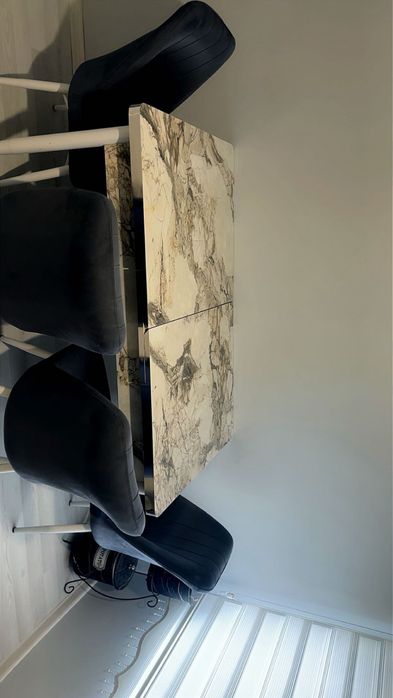 4 столчета и маса изпозван състоянието като нова