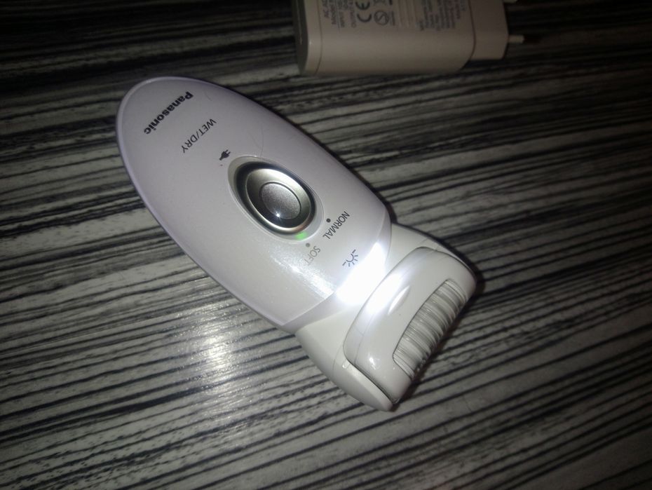Epilator Panasonic, umed și uscat, model-ES-ED53 alb, 48 pensete,