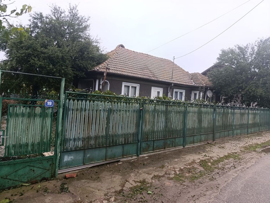 Case în cioranii de jos