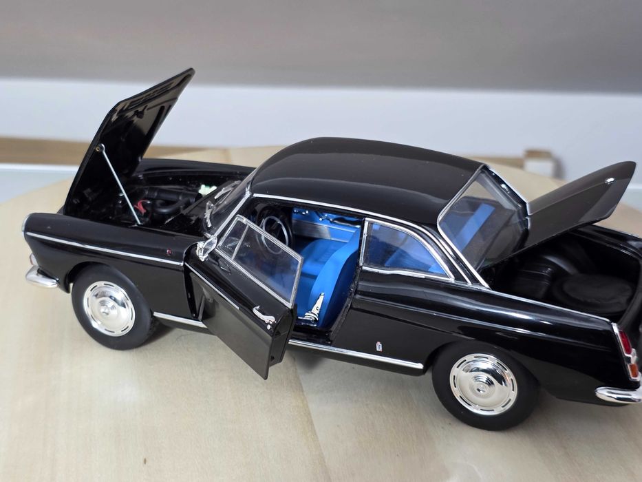 Macheta Auto 1/18 Norev Peugeot 404 Coupe