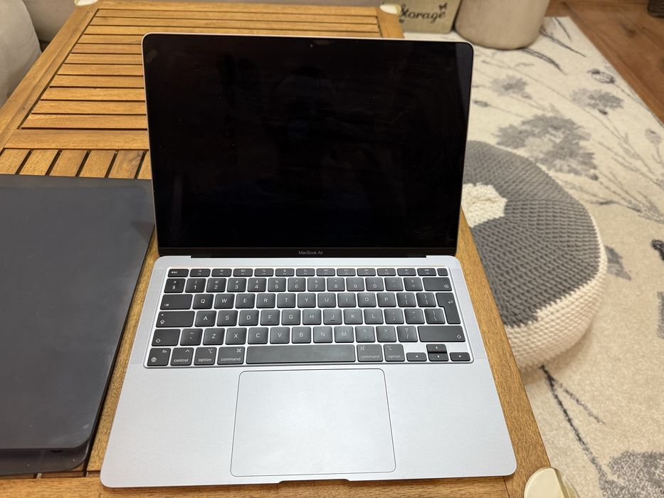 MacBook Air M1 (13-инчов) с ГАРАНЦИЯ