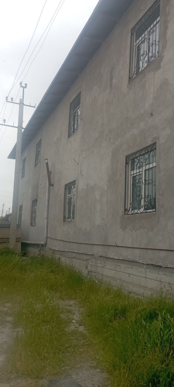 Уй сотилади (богча сифатида фойдаланиш учун курилган).