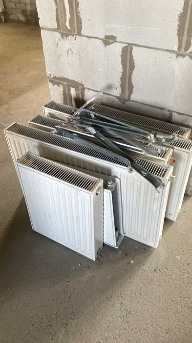 Продам батареи недорого 2 штуки. Модель FAF панельные.