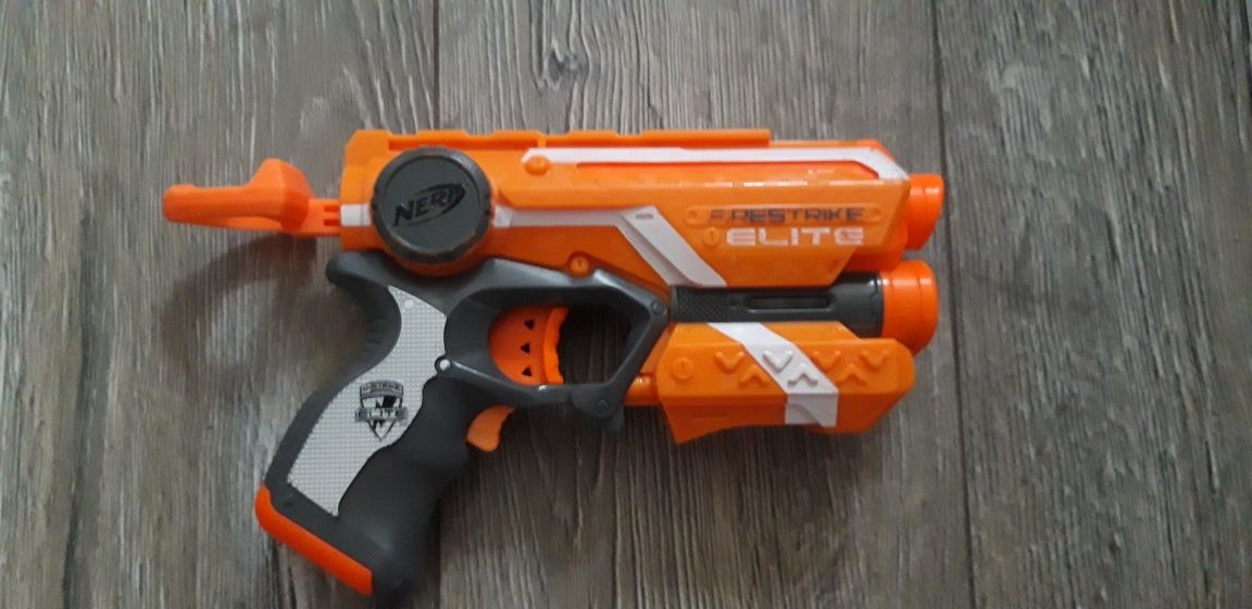 Nerf original aproape noi